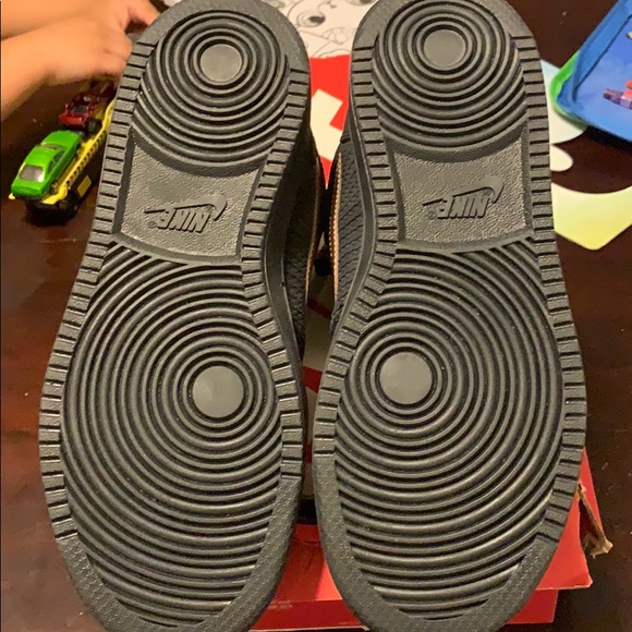 Nikes - Picture 4 of 5